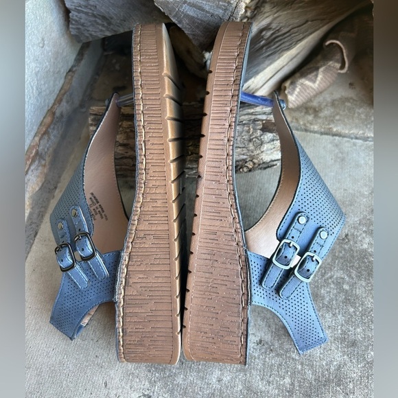 Journee Mckell women’s wedge heel blue sandals w/double buckle Sz-7.5. K - Picture 3 of 11
